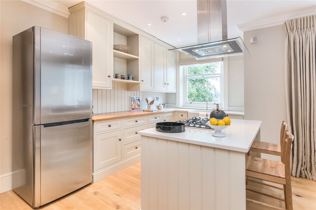 Property photo 3 of 18 Kitchen