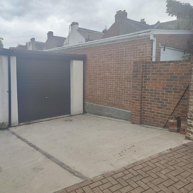 Property photo 3 of 5 Garage 1.Jpg