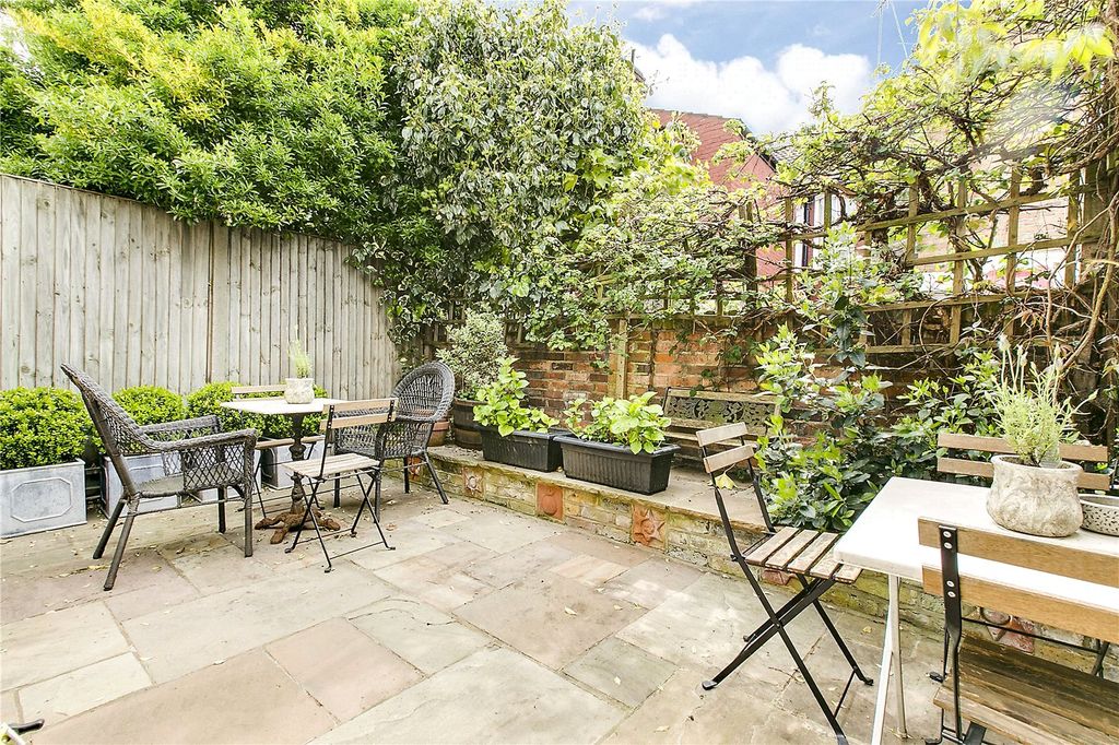 Property photo 2 of 16