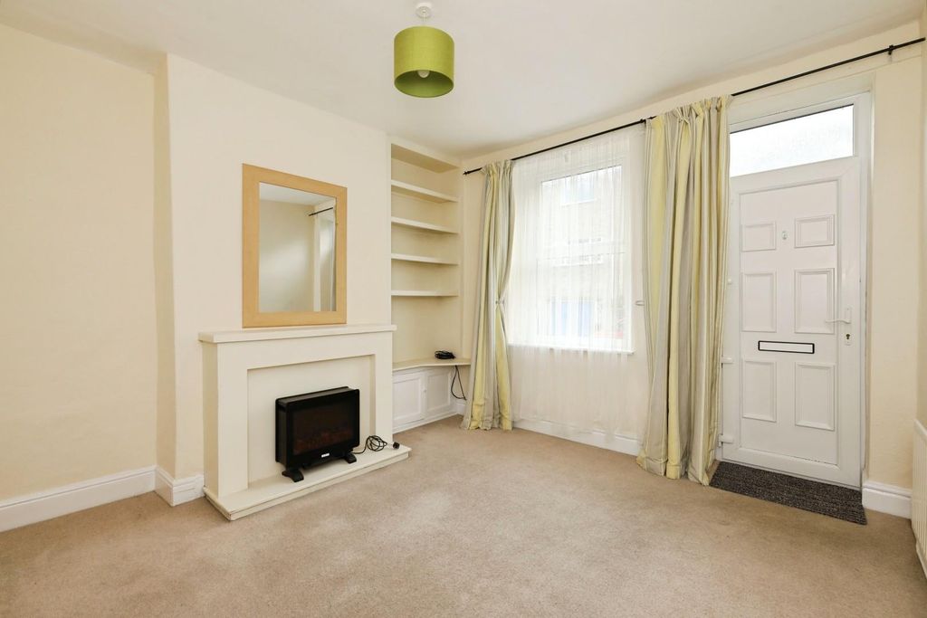 Property photo 2 of 14 Lounge