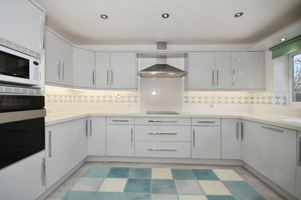 Property photo 3 of 30 Kitchen 02.Jpg