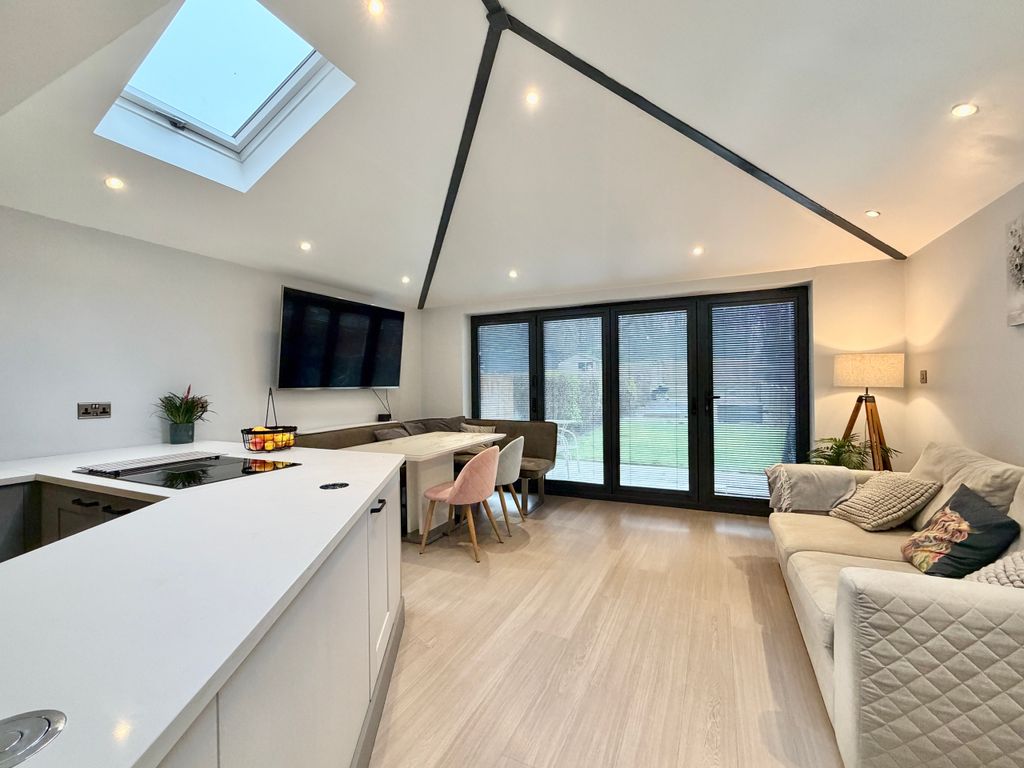 Property photo 3 of 23 Living/Kitchen