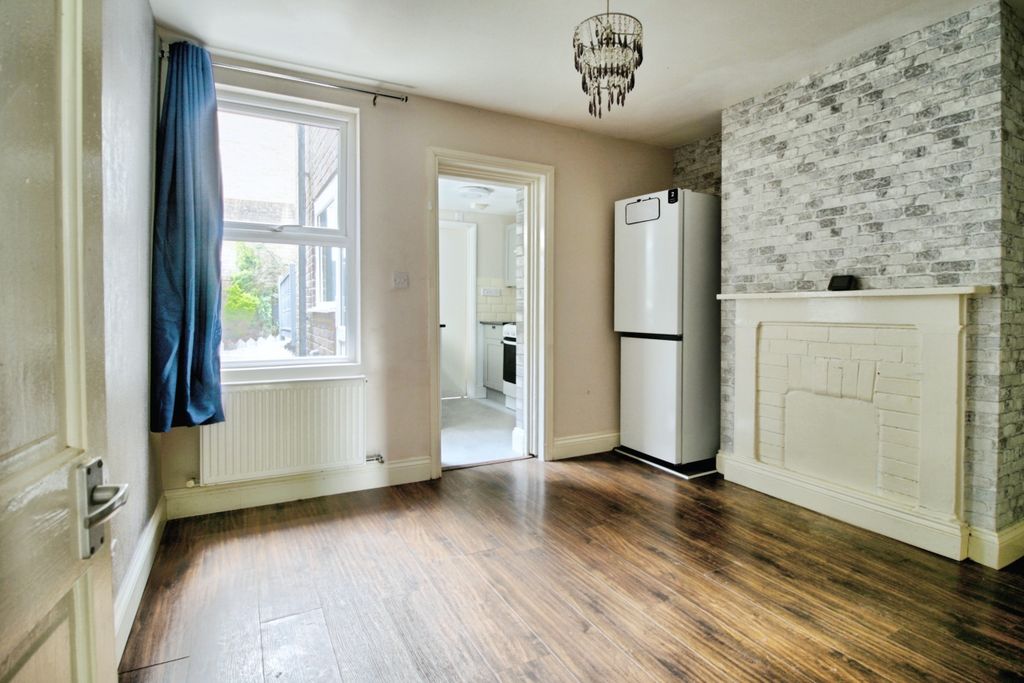 Property photo 2 of 12 E07Fcca1-2Alb7