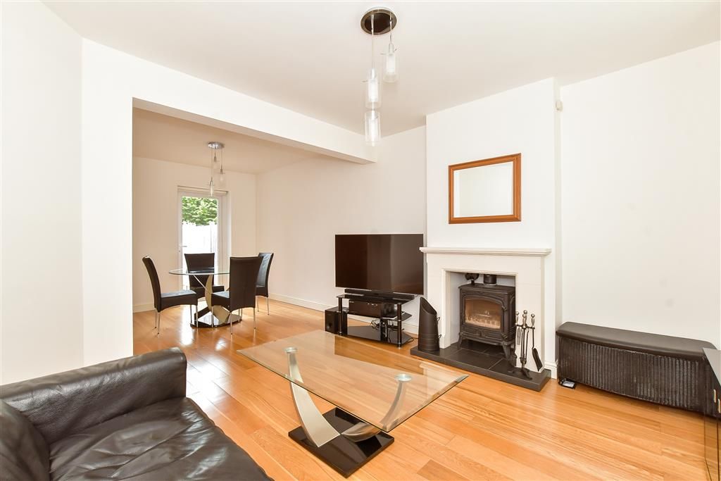 Property photo 3 of 14 Lounge