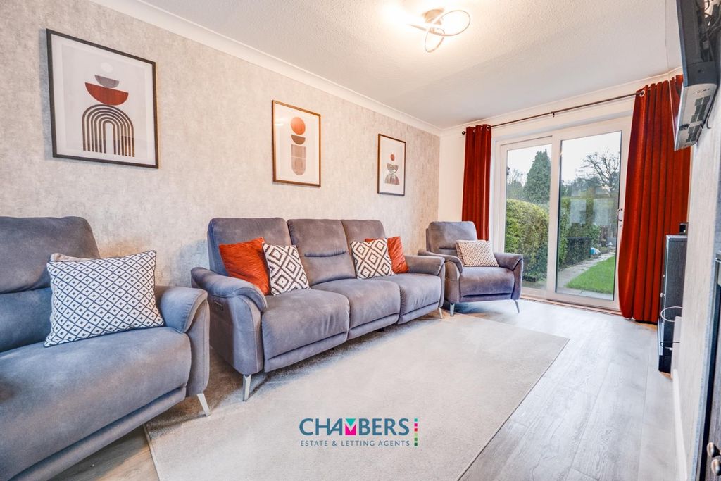 Property photo 2 of 38 Lounge