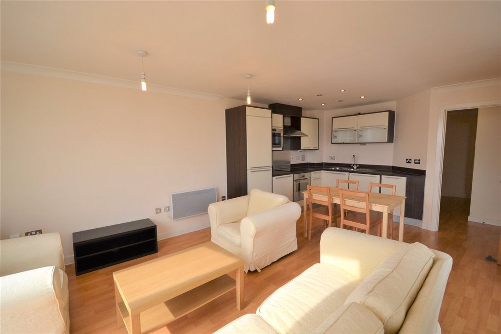 Property photo 3 of 12 Lounge/Kitchen