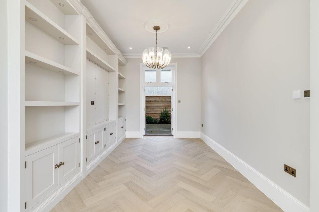 Property photo 3 of 11 Picture No. 30