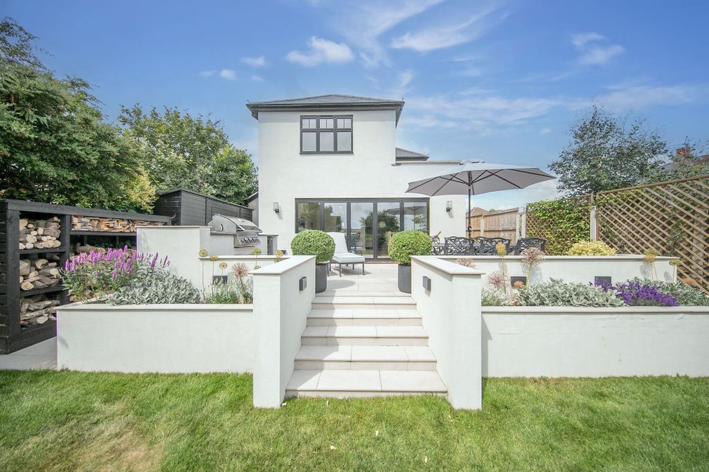 Property photo 2 of 34