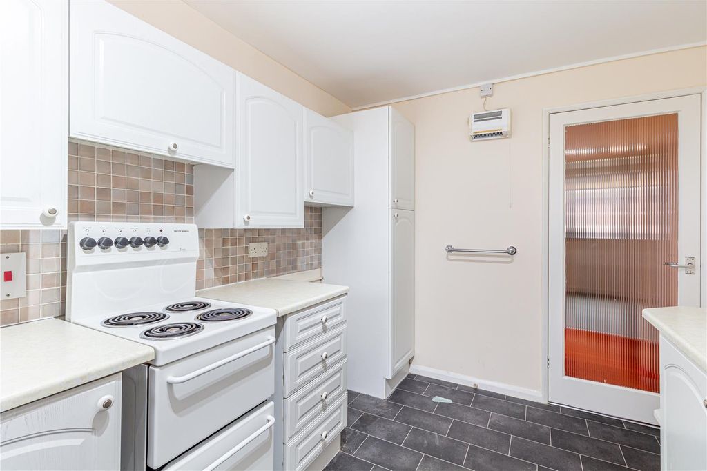 Additional image 7 of 3 bed flat for salePriory Road, Malvern WR14