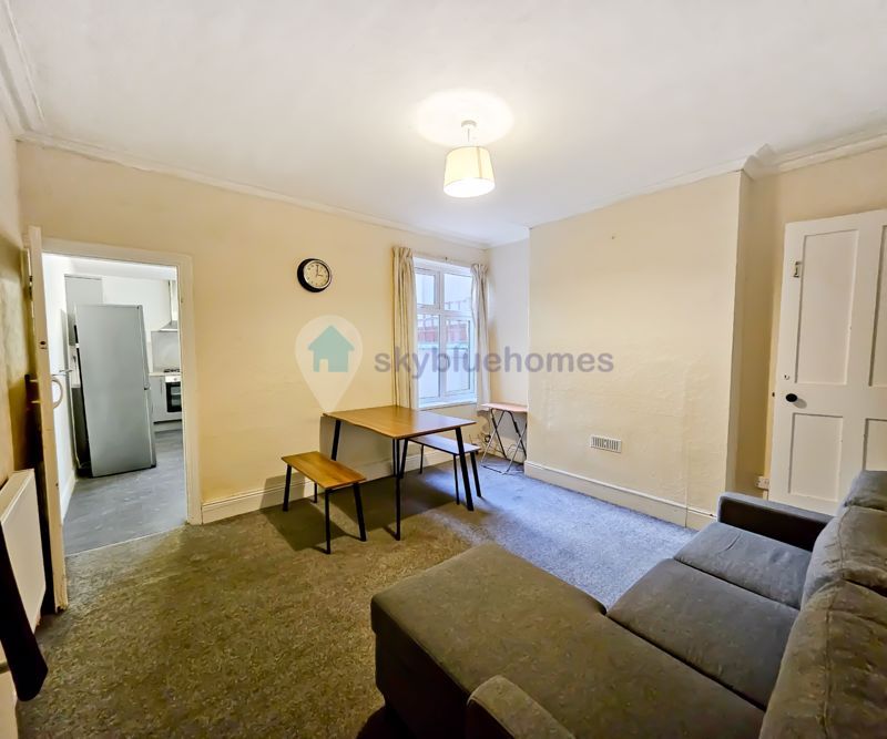 Property photo 1 of 16 Photo 5