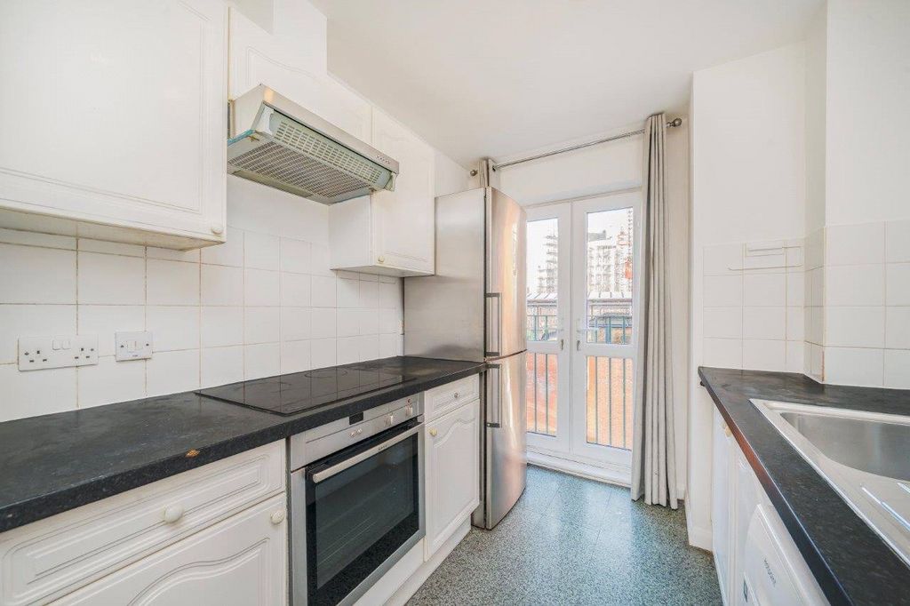 Property photo 3 of 8 Kitchen