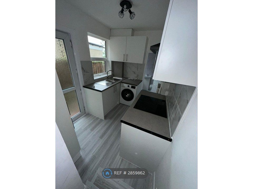Property photo 3 of 16 Kitchen