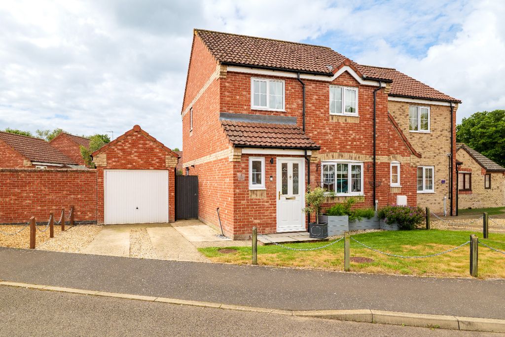 Property photo 1 of 15 4631671