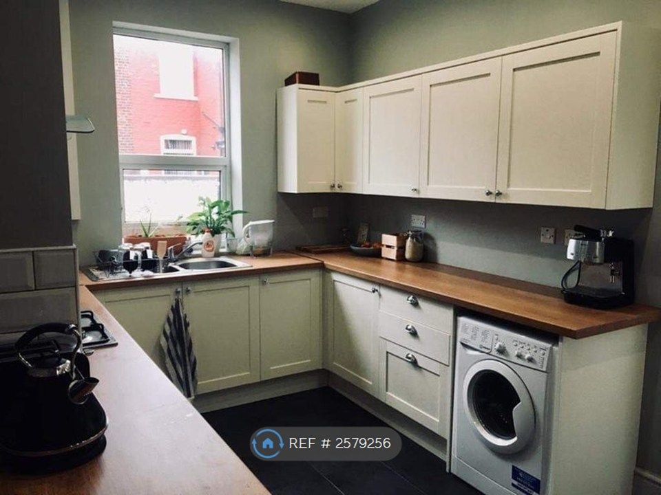 Property photo 1 of 8 Gorgeous Fitted Shaker Kitchen