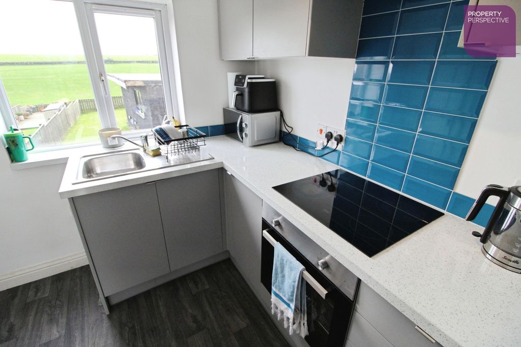 Property photo 3 of 9 Kitchen