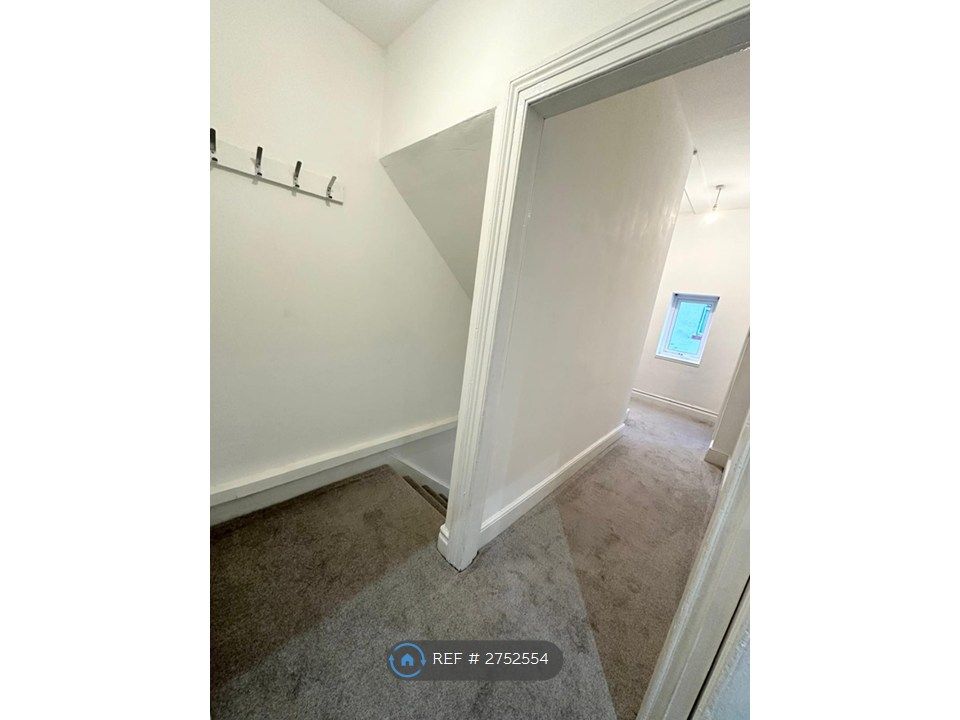 Property photo 2 of 5 Hall