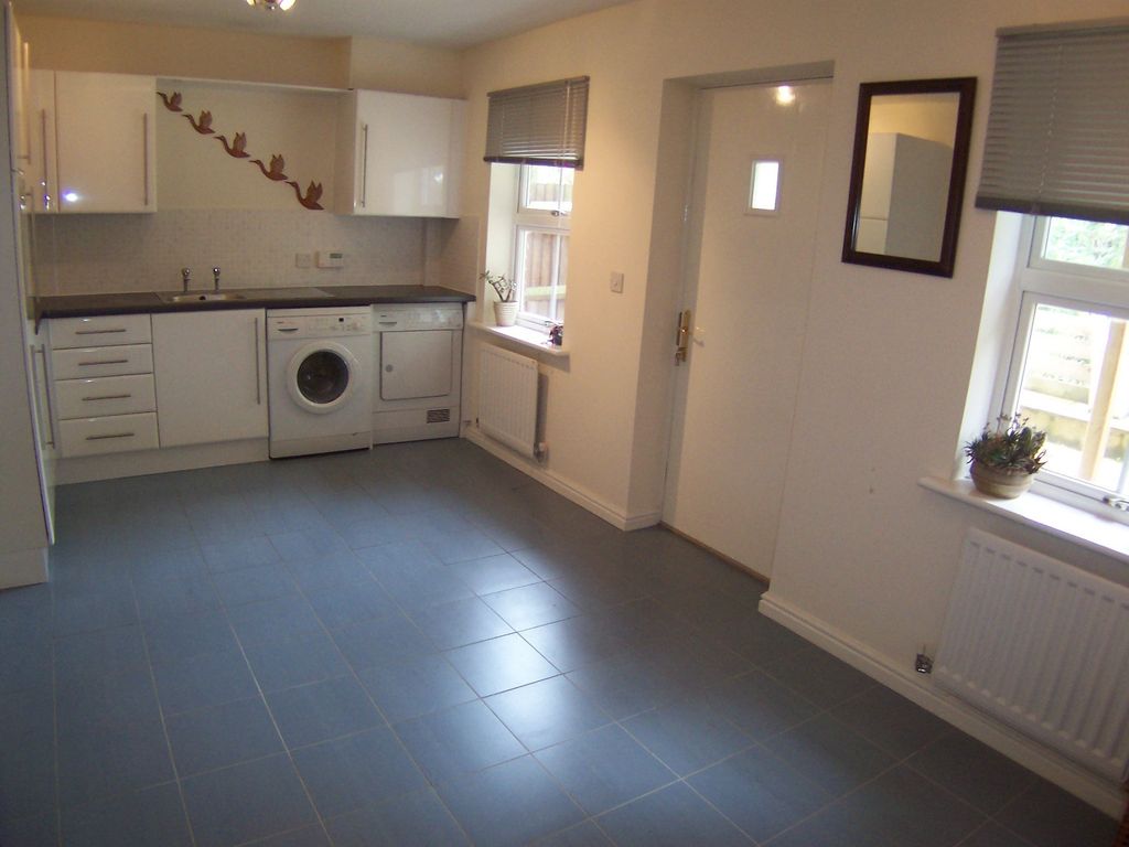 Property photo 3 of 8 Kitchen