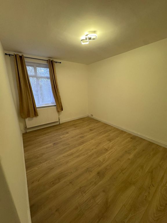 Property photo 3 of 6 Gallery