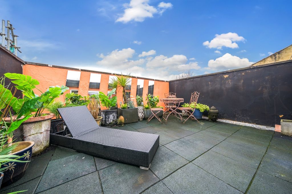 Property photo 3 of 18 1101066 (16)