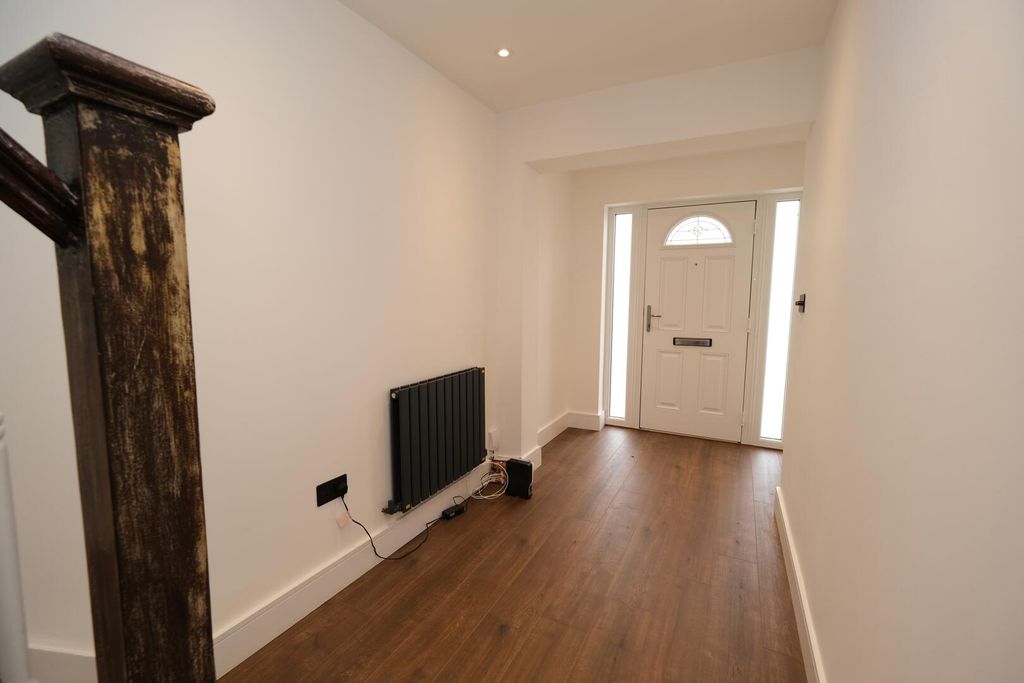 Property photo 2 of 28 Hallway