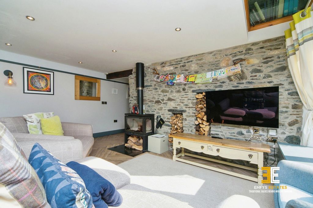 Property photo 2 of 44