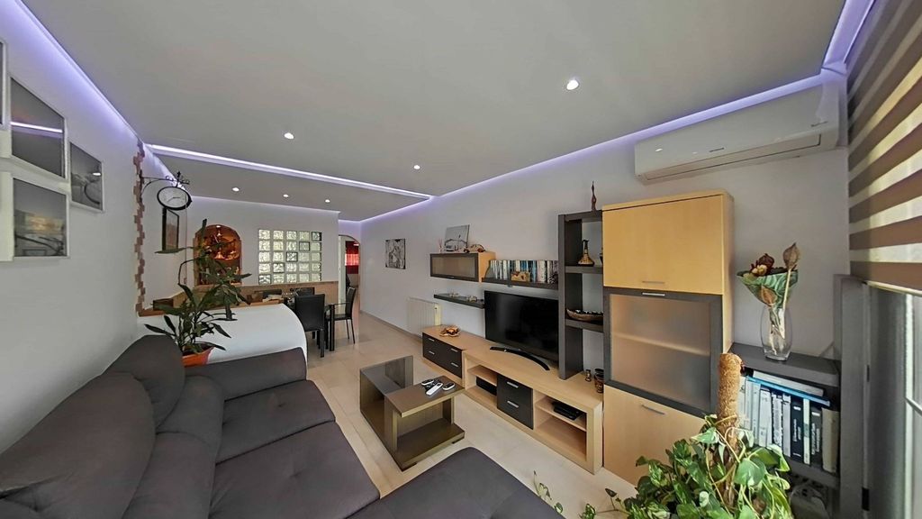 Property photo 2 of 50