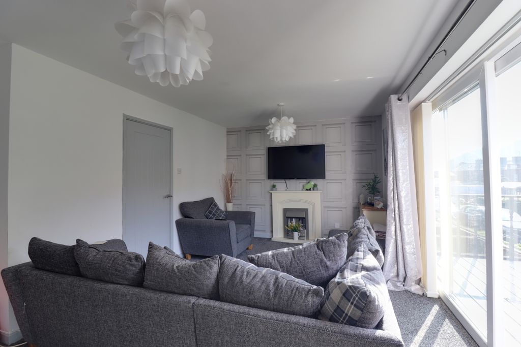 Property photo 2 of 19 Lounge 1