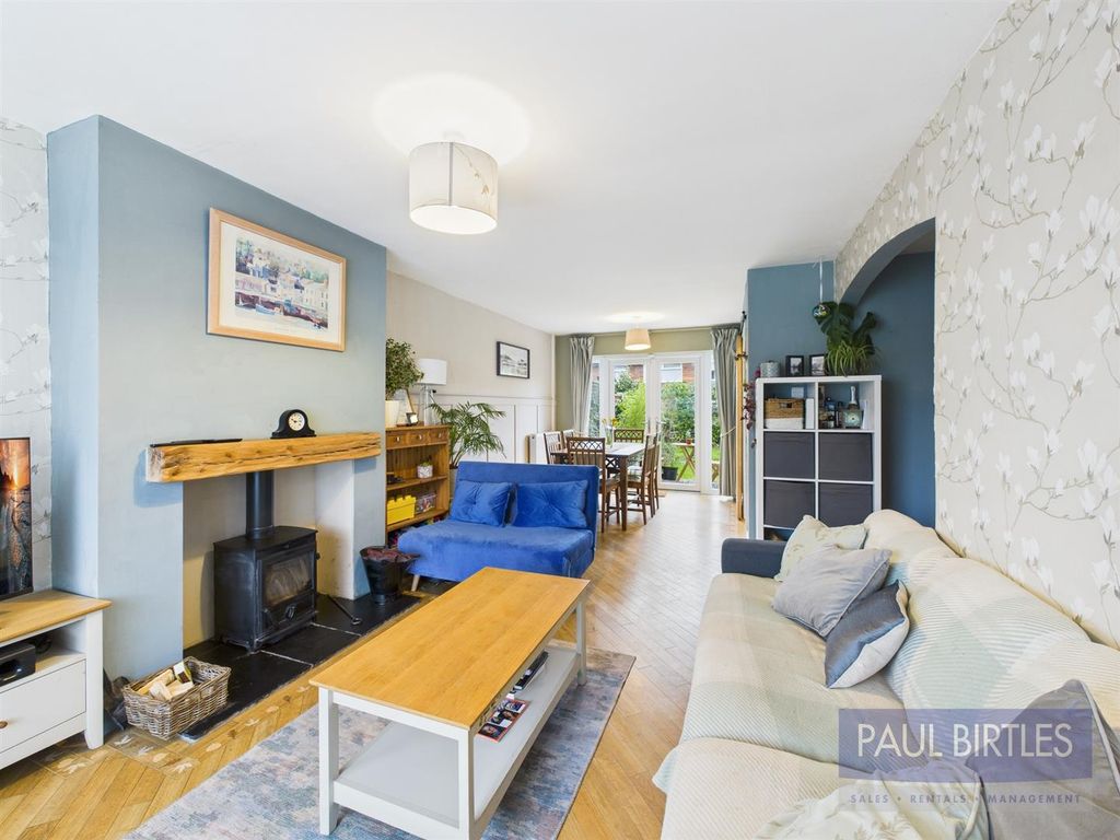 Property photo 3 of 21 Cam04378G0-Pr0281-Still010.Jpg