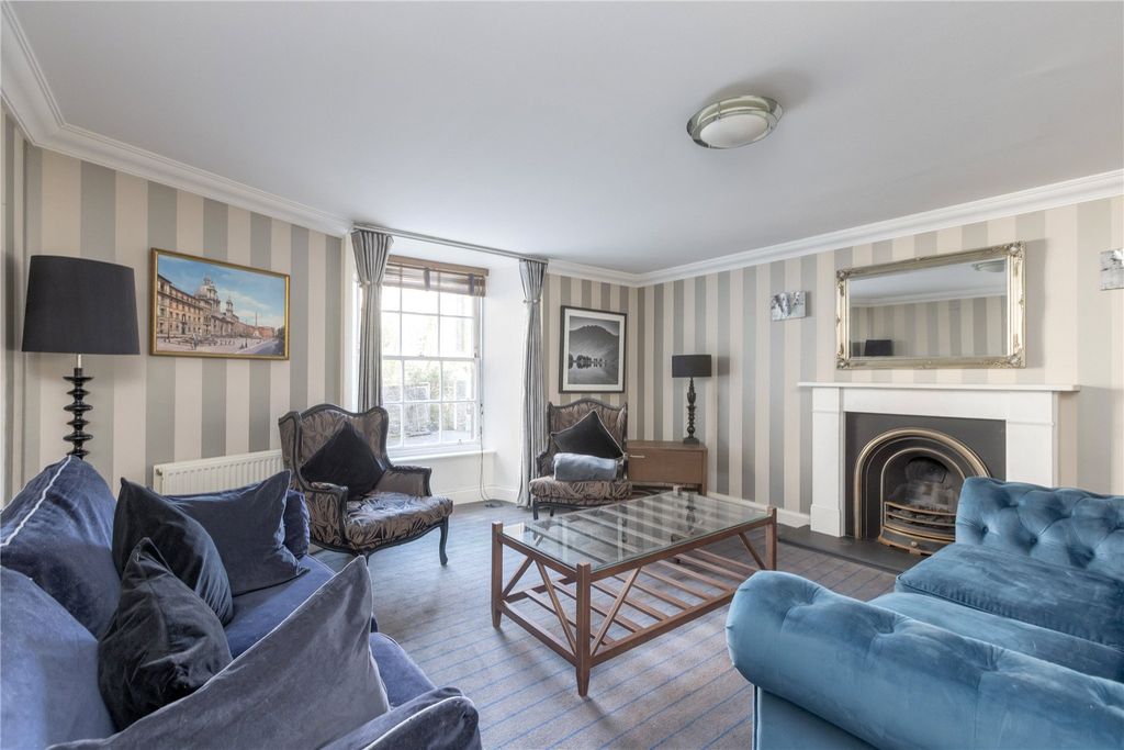 Property photo 3 of 15 Dining/Sitting Room