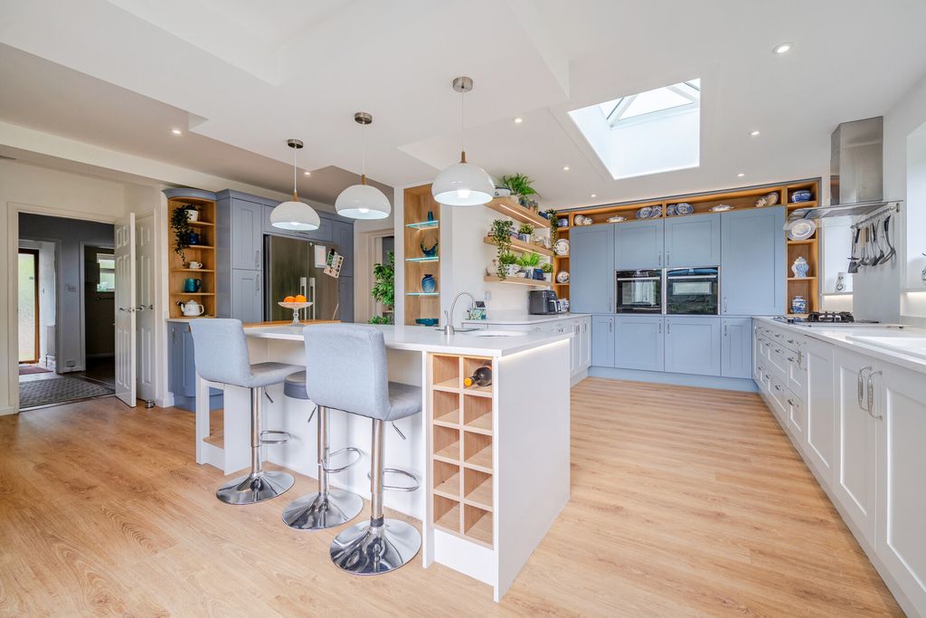 Property photo 2 of 38 1523679-29-1A0d53...