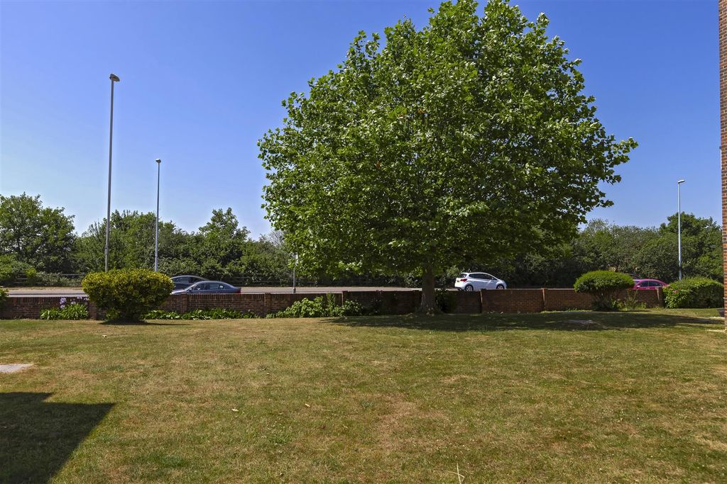 Property photo 3 of 9 Willow House_8.Jpg