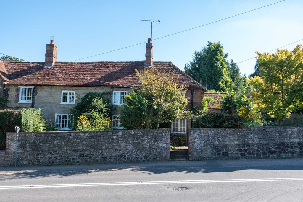 Property photo 2 of 33