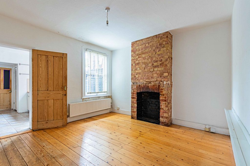 Property photo 2 of 19 Picture No. 04