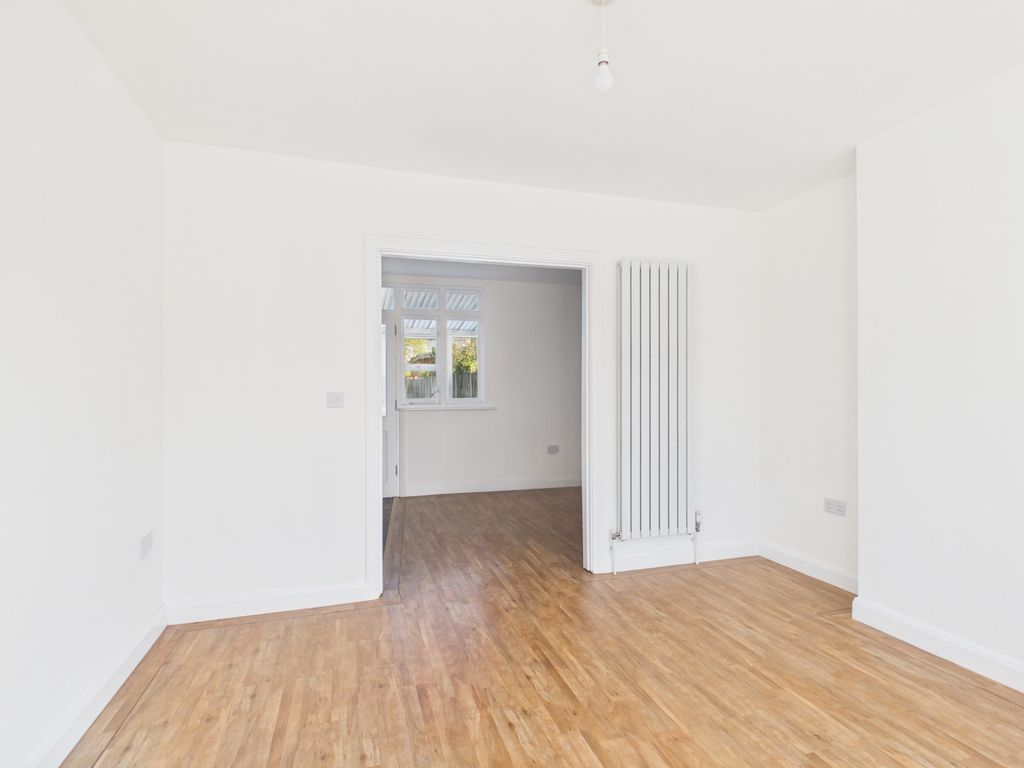 Property photo 3 of 27 Cam03293G0-Pr0263-Still005