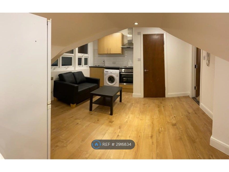 Property photo 1 of 12 Living Space