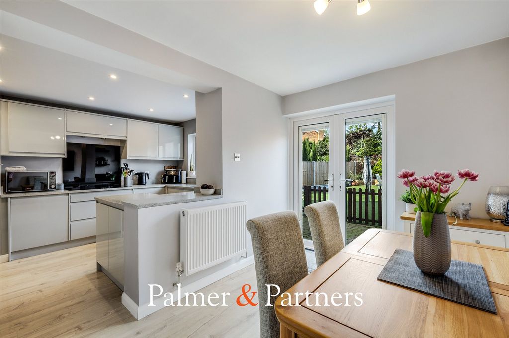 Property photo 2 of 34 Picture No. 24