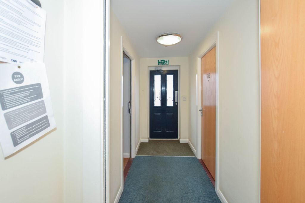 Property photo 3 of 18 Rear Communal Hallway