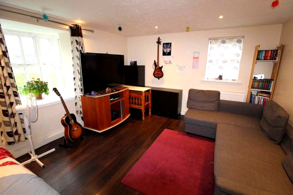 Property photo 2 of 10 Flat_Photo_4_Bright
