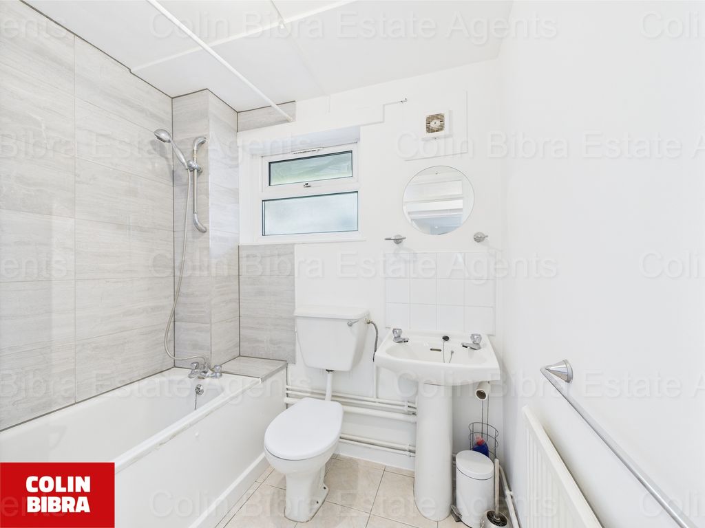 Property photo 3 of 10 Cam04175G0-Pr0030-Still004