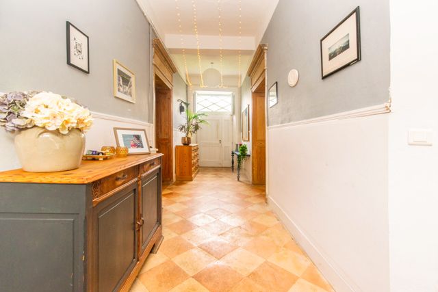 Property photo 2 of 26