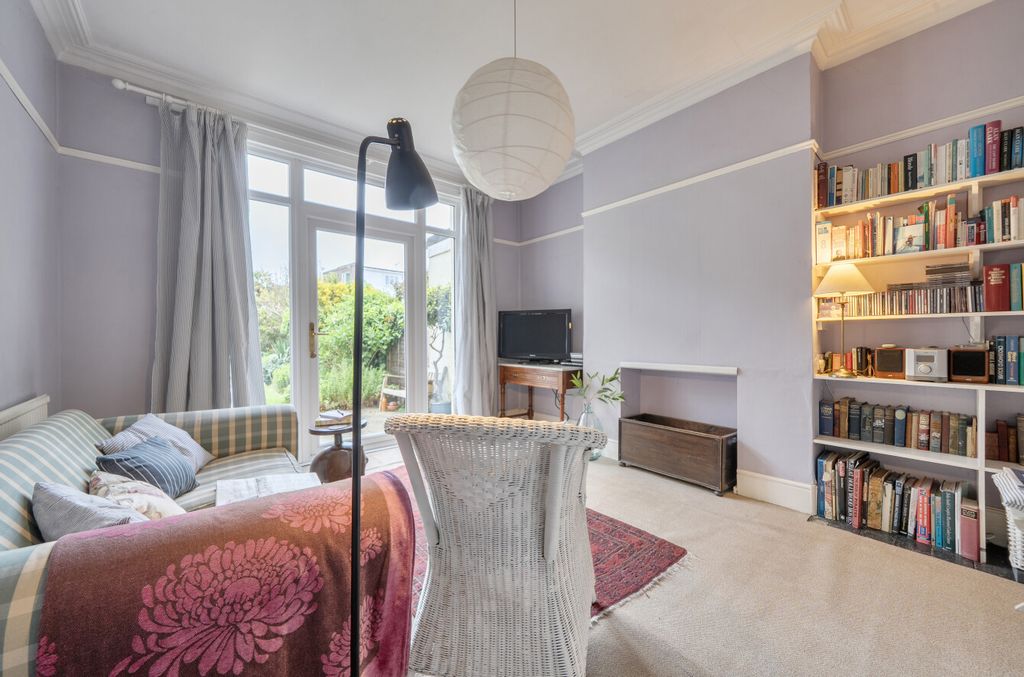 Property photo 3 of 18 1-6A01B0d011973-1...