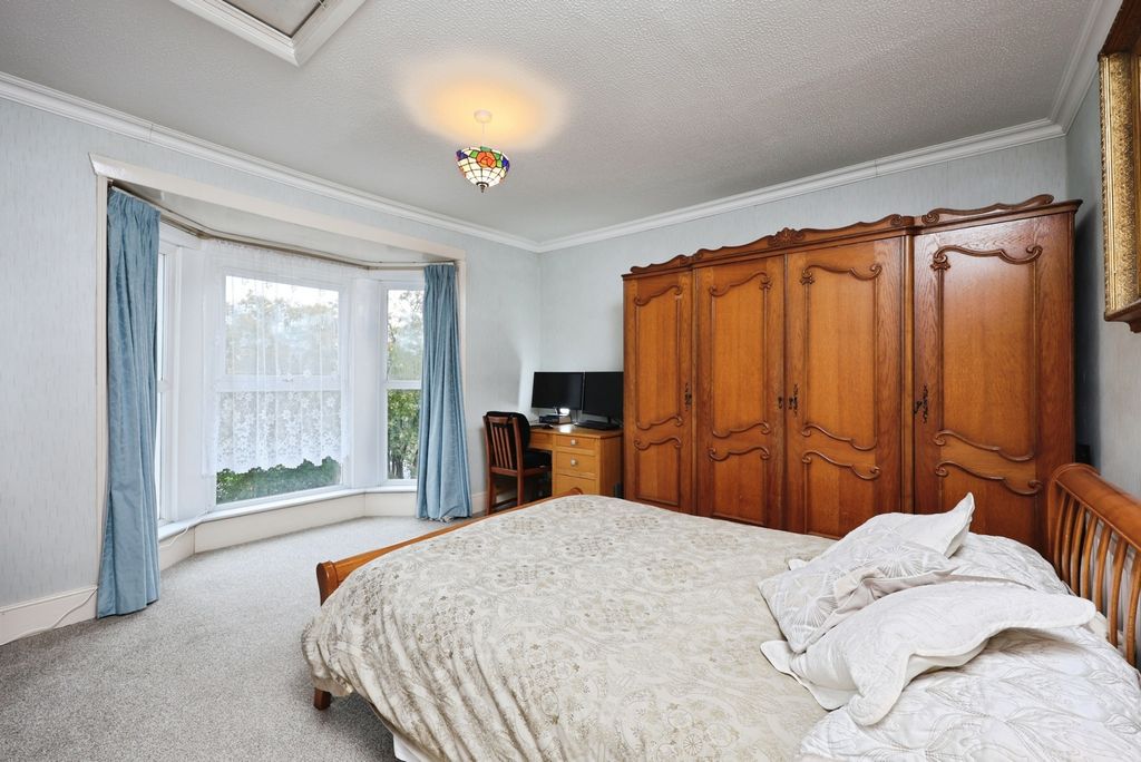 Property photo 3 of 17 Photo