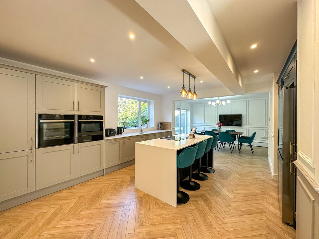 Property photo 3 of 35