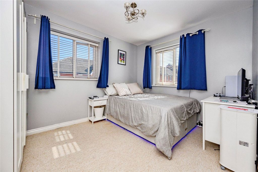 Additional image 12 of 5 bed end terrace house for saleFossett Grove, Dunstable, Bedfordshire LU6