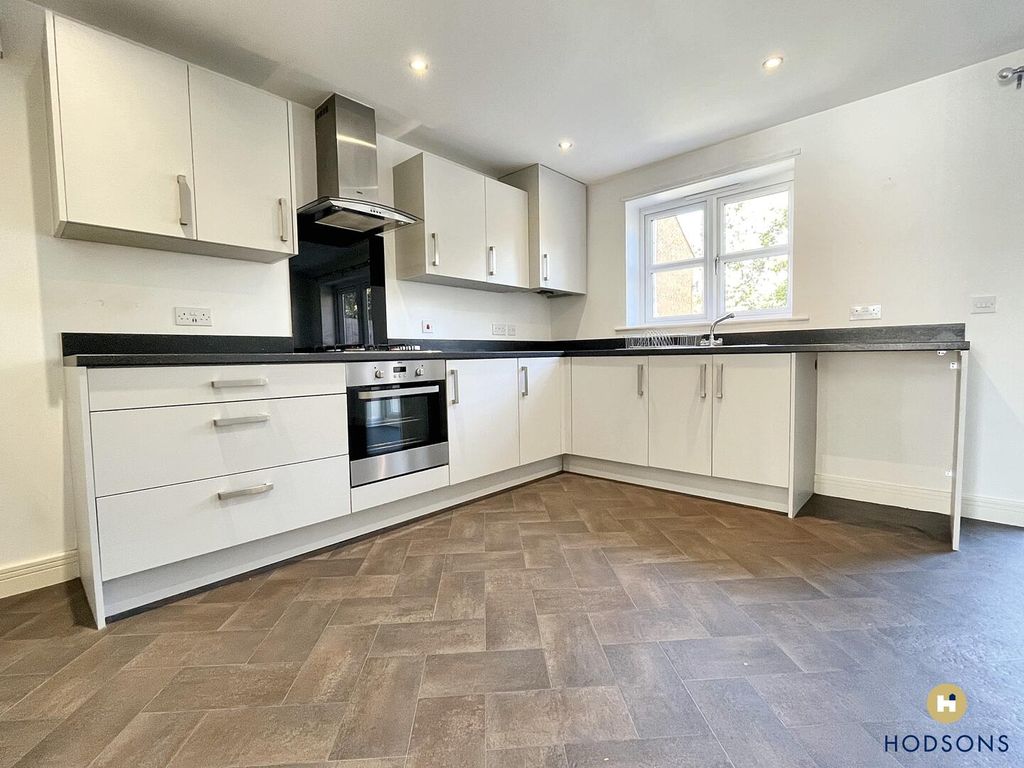 Property photo 3 of 13 Kitchen
