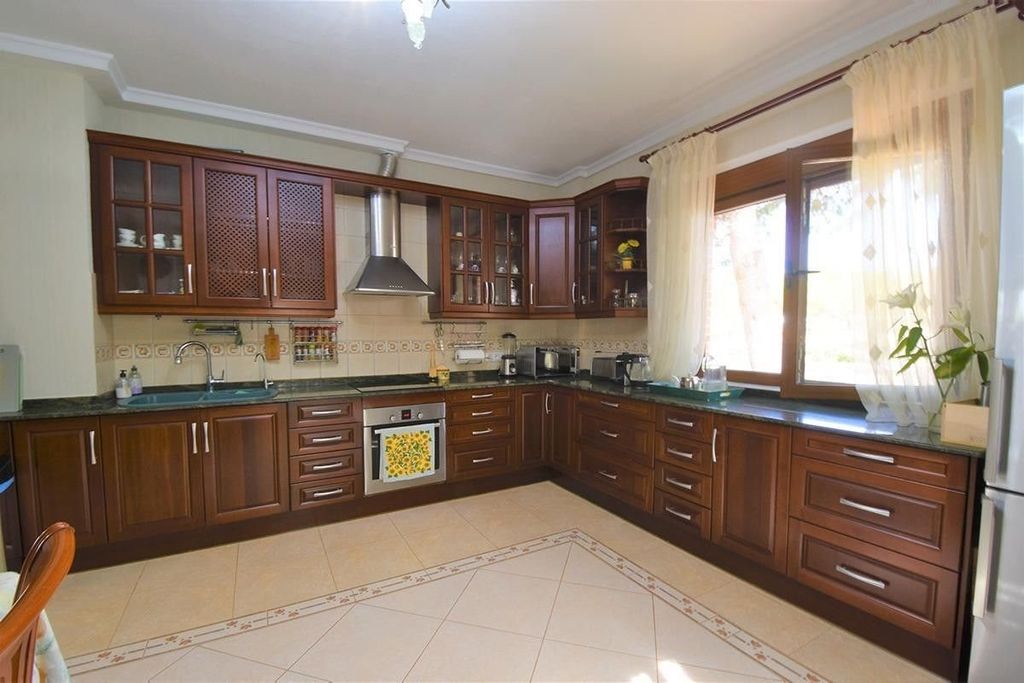 Property photo 3 of 43