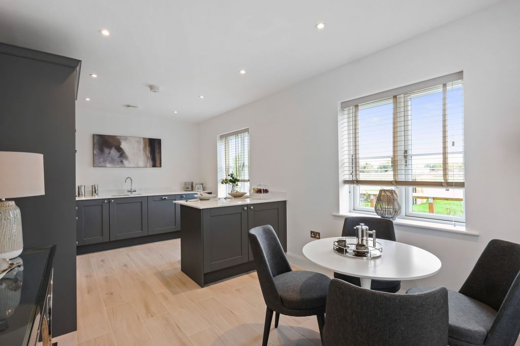 Property photo 2 of 17 Dining Area