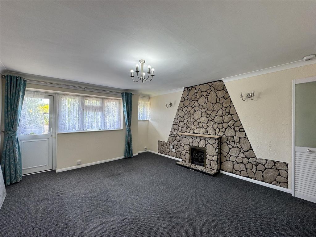 Property photo 2 of 10 Lounge