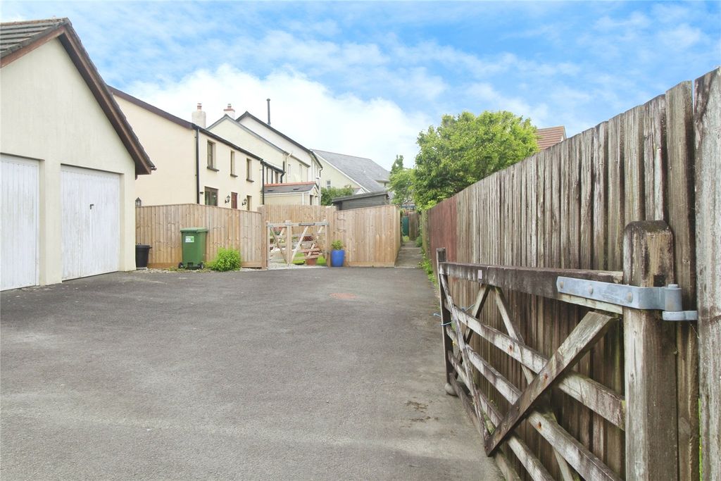 Property photo 3 of 15 Picture No. 02