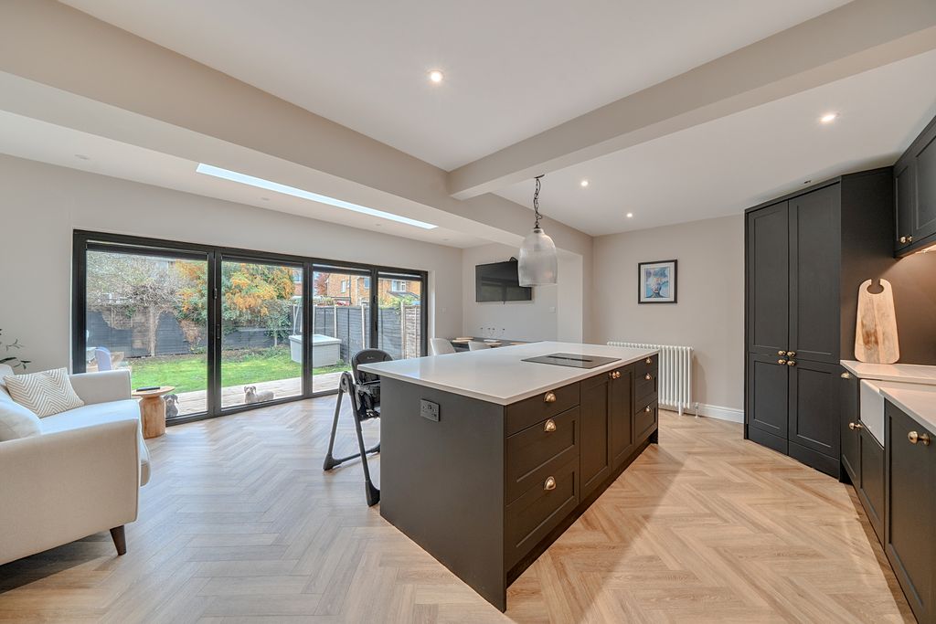 Property photo 1 of 21 137608017690B279Df0147